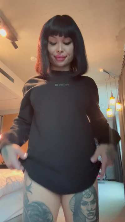 Would u let ur alt trans gf feminize you :3