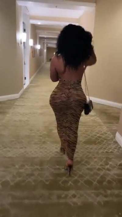 [Story] 10-11-21 that wagon hypnotizing 🍑😩😳🔥