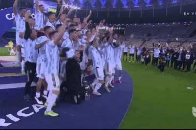 se que no es un meme, pero es un gif para su discord o para su what'sapp