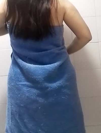 F21, 4'11, 132lb, Going to the shower