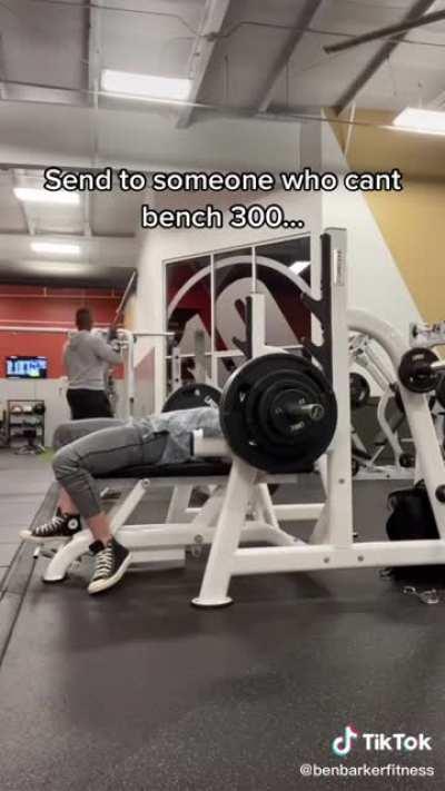 I wish my gym had this (I don’t have a spotter)