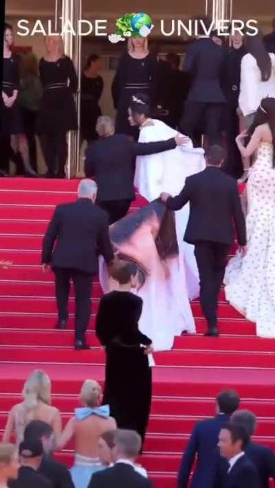 Fighting people who’s helping and revealing Jesus’s face! MC killed irony!