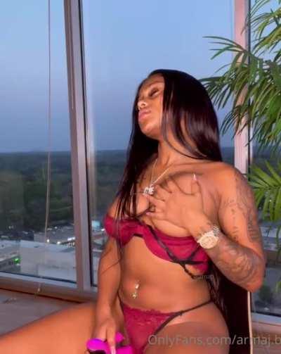 I have hundreds of the baddest bitches in the planet in premium