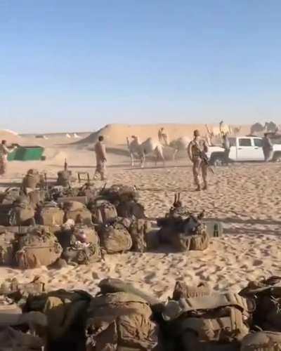 🇺🇸 Entertainment of American soldiers in a Middle East country.