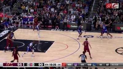 [Highlight] Garland, Mitchell and Love's gravity leads to an easy and-1 dunk from Jarrett Allen