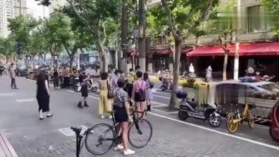 肆意妄为，想抓谁抓谁，快乐