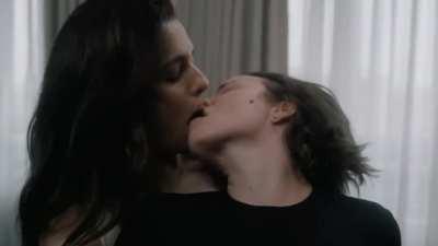 Rachel McAdams & Rachel Weisz hot lesbian scene in 