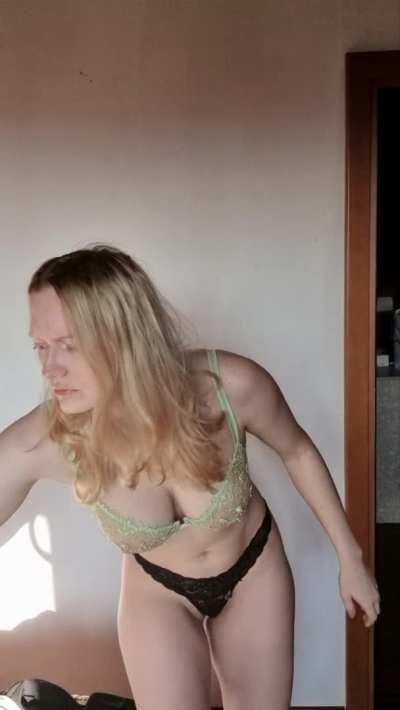 Watch me get dressed