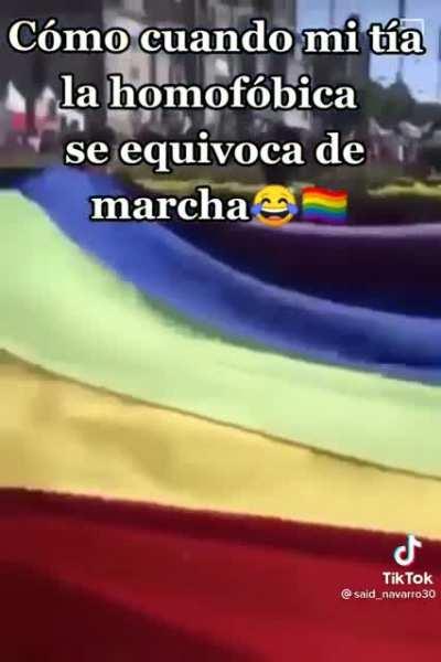 La mamá de los chairos asistiendo a las marchas 🤣🤣🤣