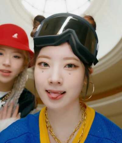 Dahyun (ft Chaeyoung)