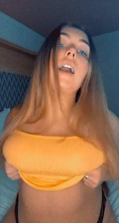 Looking for someone to cum all over them