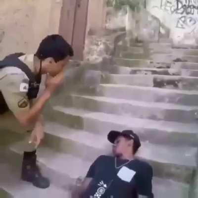 Carai biladinho, dormiu no plantão mano