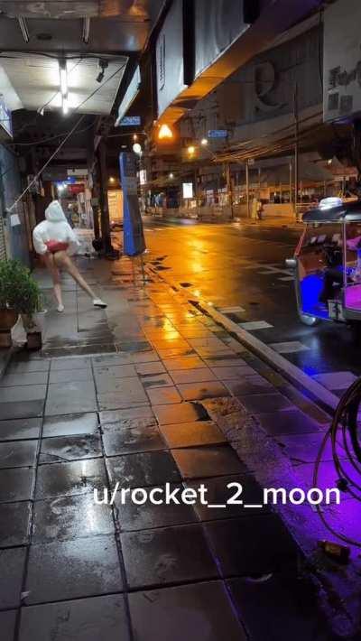 Dared to flash taxi driver