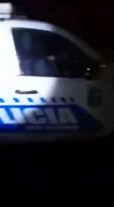 No sé si ya lo habrán subido. Pero lo dejo acá por las dudas. Policía del Chaco. (SPOILER: cuidado, puede incluir policías con los lompas abajo).