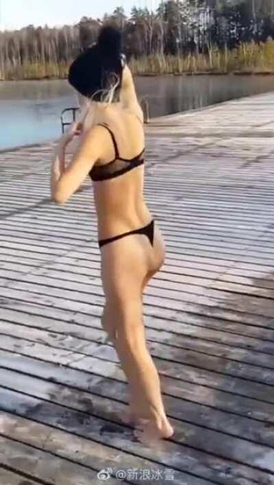 Just another dive in Siberia, WCGW?