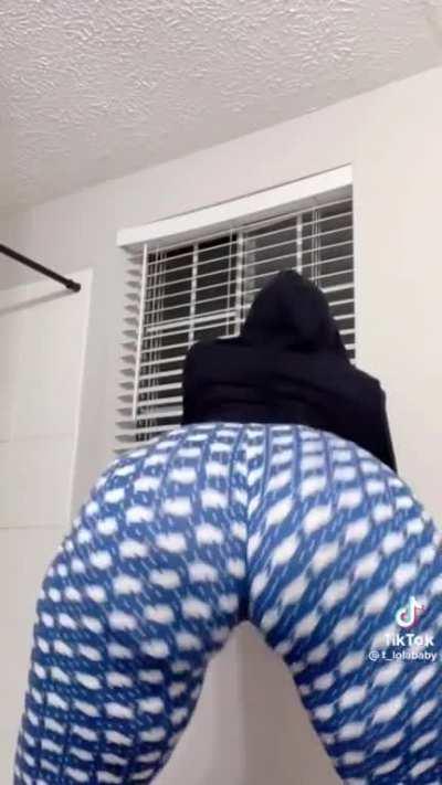 Somebody fine ass mama🥴