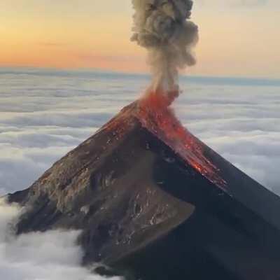 🔥 When Fuego is erupting it's BREATHTAKING