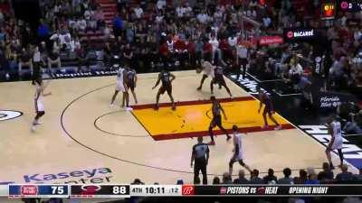 [Highlight] Jaime Jaquez Jr. shows off his old man game with a crafty turnaround jumper