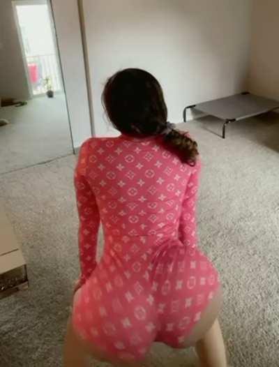 Who shake that ass the best?