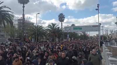 protestocular büyüyor