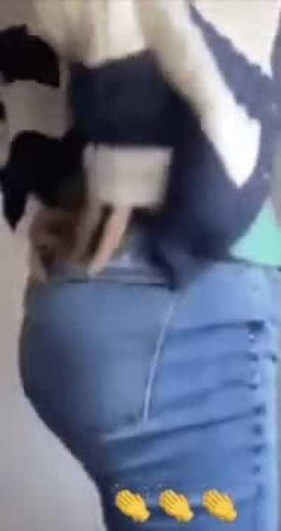 Jenna Ortega loves showing her ass for us