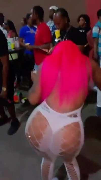 more fun @realqueen_nikki