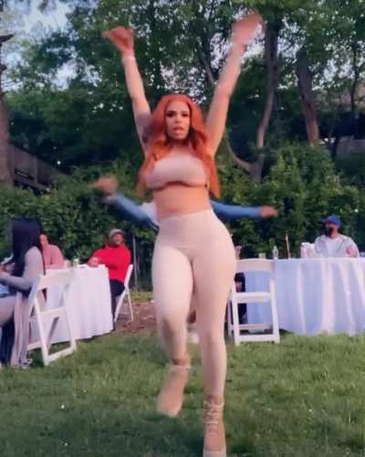 Whole squad can get it😤