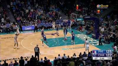 [Highlight] Oubre lays it up over Embiid