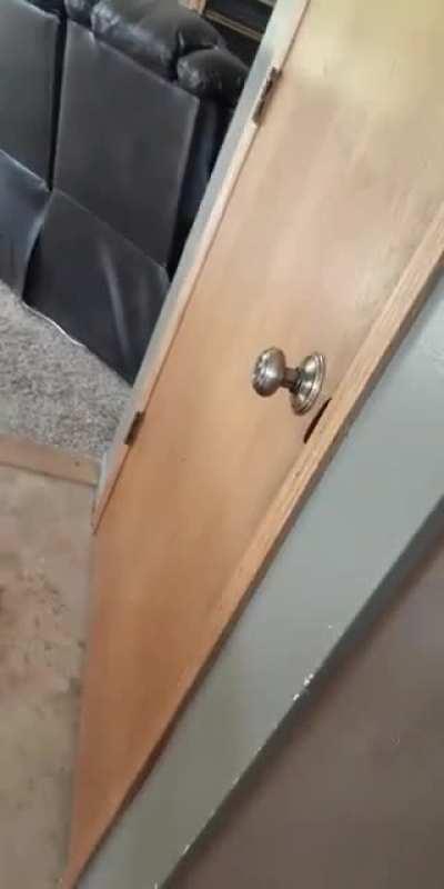 Guys I'm seriously freaking out. Idk what's going on, weird things happen in my parents house all the time but this is the most severe.