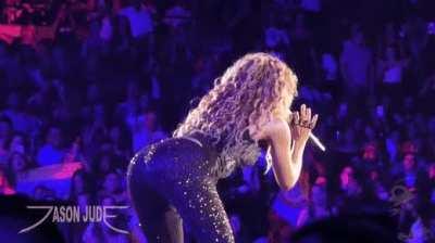 DM me if you wanna fap to Shak!