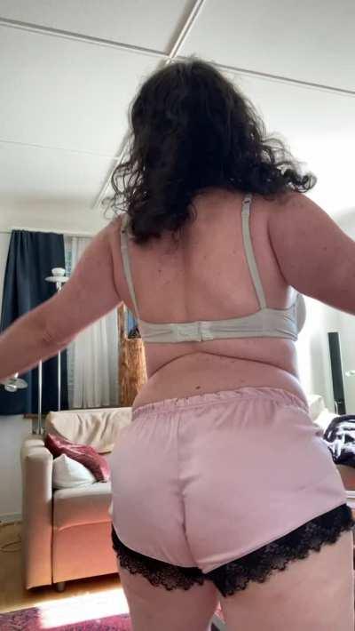 Who here actually like mom buds?