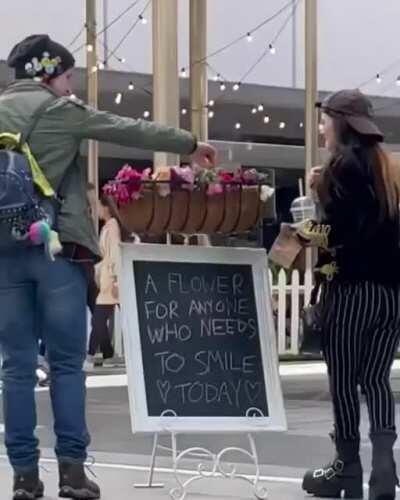 YOU KNOW ALL THESE PEOPLE WERE SO STOKED. Making other people happy is awesome 🙌