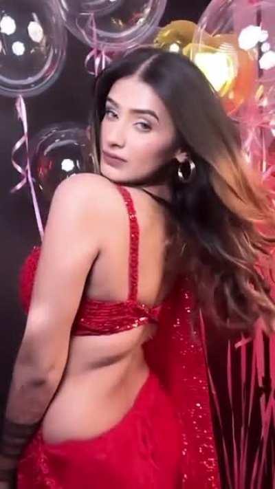 Finally her milkers got her 1M insta followers