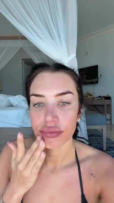 ‘Beach makeup’ | IG January 2025