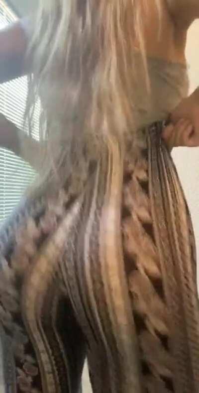 Same flare pants different video 😈