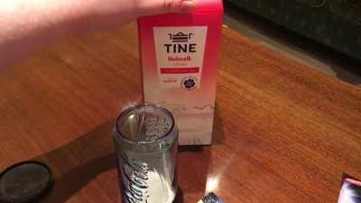 Hockeypulver ASMR. Seriøst bedre enn sjokolademelk.