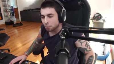 Francisco Postiglione, dueño del club de e-sports 9z, habla acerca de como las restricciones a la economía afectan a su empresa.