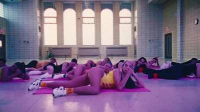 Dua lipa is a such a hot babe....this music video was for fan service