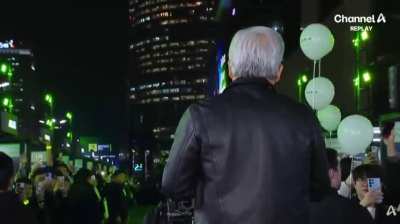 Jensen Huang: “Anybody else NVIDIA investors? (Audience cheers) That’s why Korea is rich.”