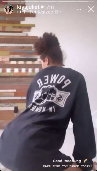 She knows what she’s doing 😩😩🍑🧱