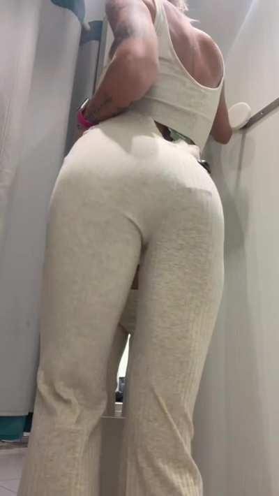 little strip in the dressing room for you) pleasure waching!