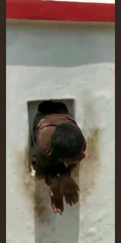 Thief got struck in the hole (that he drilled) after stealing golden jewels from Temple in India