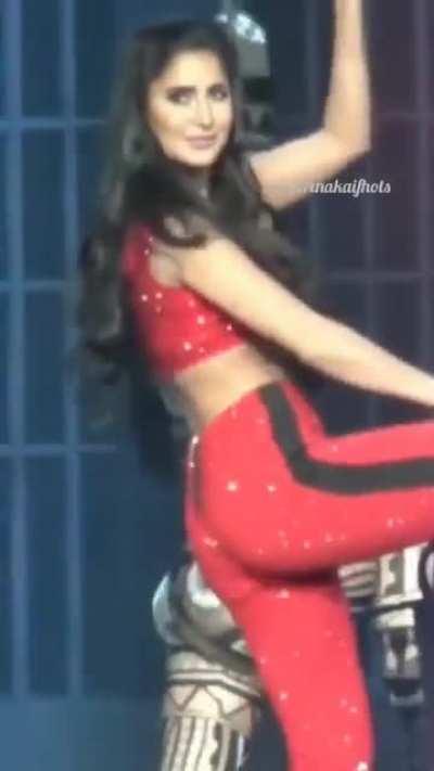 Who wanna spank katrina kaif hot 🍑🍑