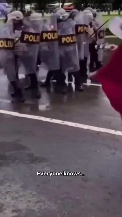 O vídeo sem o bait para dizer que é video de reação? (Sem os cortes para o cara)