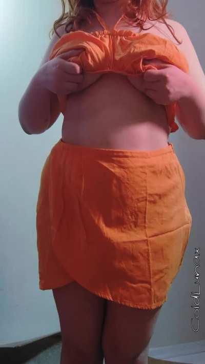 Here is a british goth girl with huge tits! Yes, me 😊