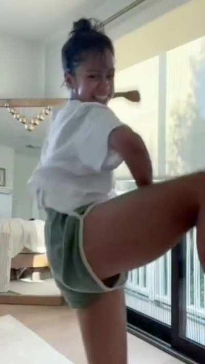 it's just something about Liza that bricks me up everytime on sight