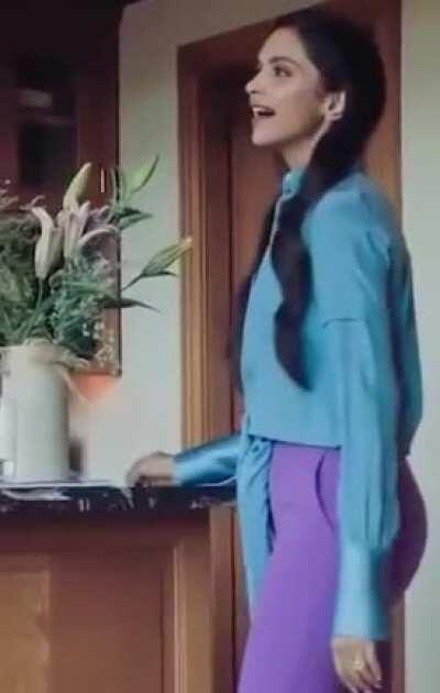 Deepika Padukone ki gaand