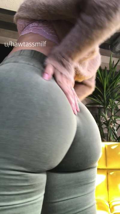 40 y/o mom and I love teasing the dads at drop off time