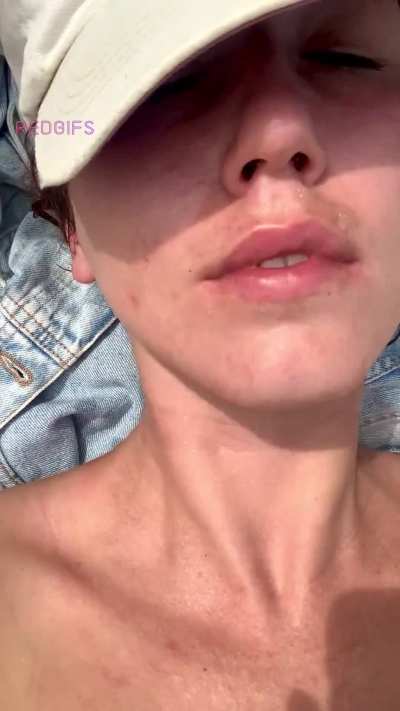 I want you to pull my read hair and fuck me hard! xo