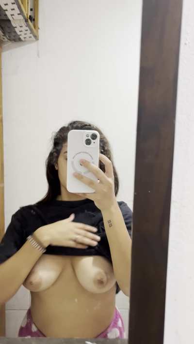 Just turned 18 and sharing my boobies... hiii